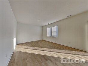 11819 Moorfield Ln in Indianapolis, IN - Foto de edificio - Building Photo