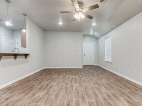 12945 Willow Villas Dr in Yukon, OK - Building Photo - Building Photo
