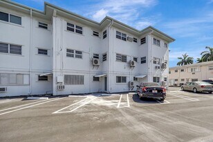 161 NE 10th Ave in Hallandale Beach, FL - Building Photo