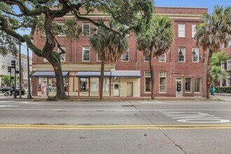 321 W Broughton St, Unit 5 in Savannah, GA - Foto de edificio - Building Photo