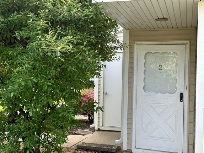 2 Wynwood Dr in Monmouth Junction, NJ - Foto de edificio - Building Photo