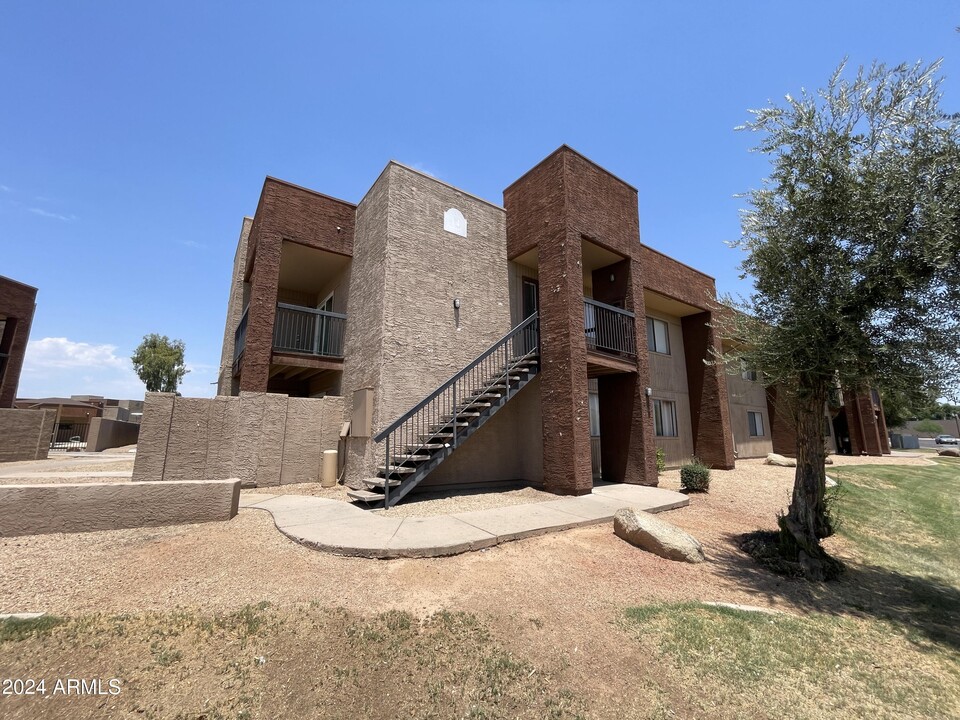 3810 N Maryvale Pkwy in Phoenix, AZ - Building Photo