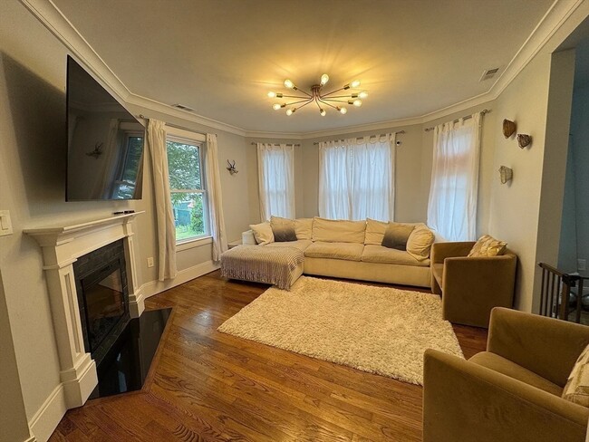 66 Calvary St in Waltham, MA - Building Photo - Building Photo