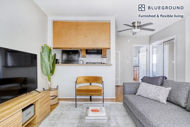 14355 Huston St-Unit -FL1-ID486 in Los Angeles, CA - Building Photo - Building Photo