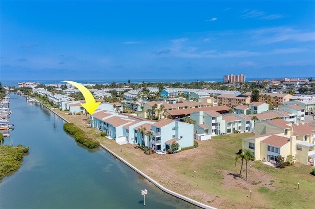 1 Windrush Blvd in Indian Rocks Beach, FL - Building Photo - Building Photo