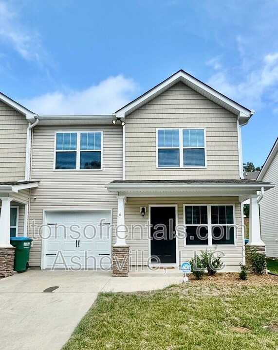 6 Chambers Garden Dr in Arden, NC - Building Photo