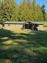 8530 Rathbun Rd SE in Yelm, WA - Building Photo