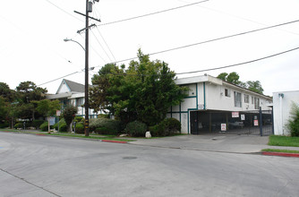 Tobi Ishi Apartments in Santa Ana, CA - Building Photo - Building Photo