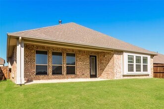 9013 Conroe Dr in Lantana, TX - Building Photo - Building Photo