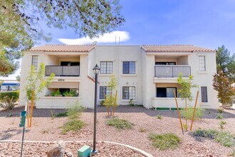 4884 Nara Vista Way in Las Vegas, NV - Building Photo - Building Photo