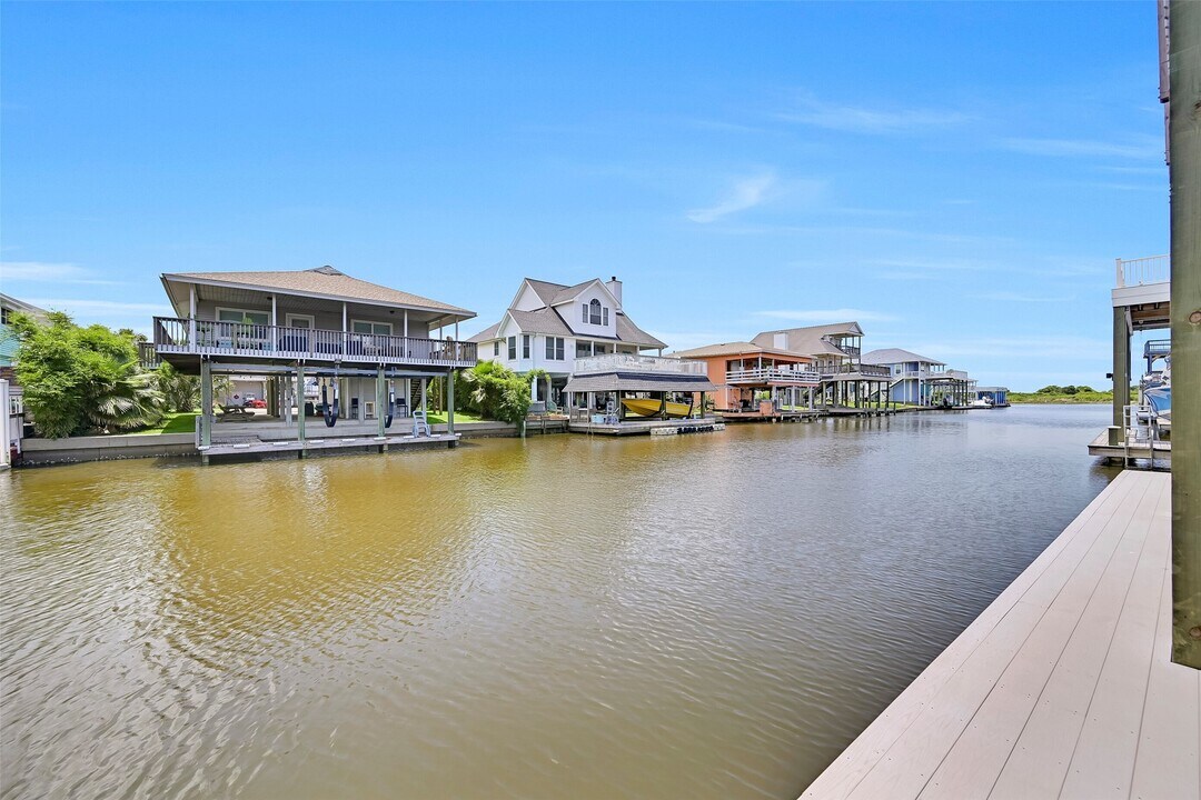 22915 Martes St in Galveston, TX - Building Photo