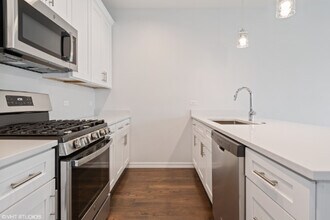 4943 S Saint Lawrence Ave, Unit 3 in Chicago, IL - Building Photo - Building Photo