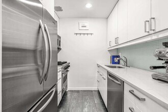 250 W 15th St in New York, NY - Building Photo - Building Photo