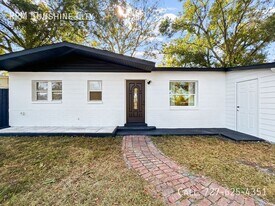 3684 14th Ave SE in Largo, FL - Building Photo