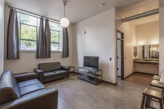 School House Lofts in Cheney, WA - Foto de edificio - Interior Photo