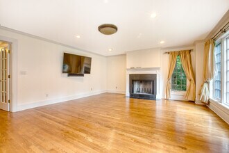 28 Terrace Ave in Greenwich, CT - Building Photo - Building Photo