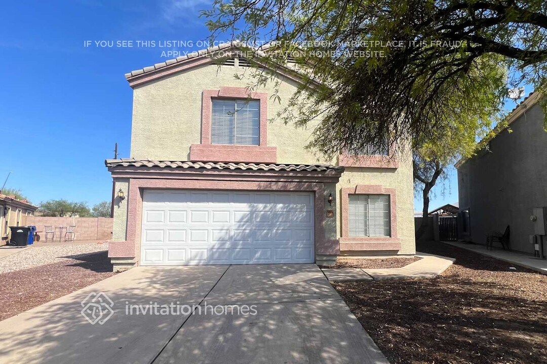 10820 E Arcadia Ave in Mesa, AZ - Foto de edificio