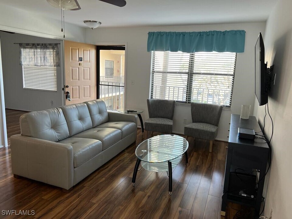 13288 White Marsh Ln in Ft. Myers, FL - Building Photo