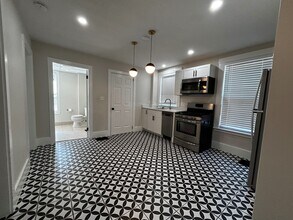 55 Hale St, Unit 55HaleStreet Unit 1 in Beverly, MA - Building Photo - Building Photo