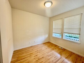 2107 240th Ave SE in Sammamish, WA - Building Photo - Building Photo