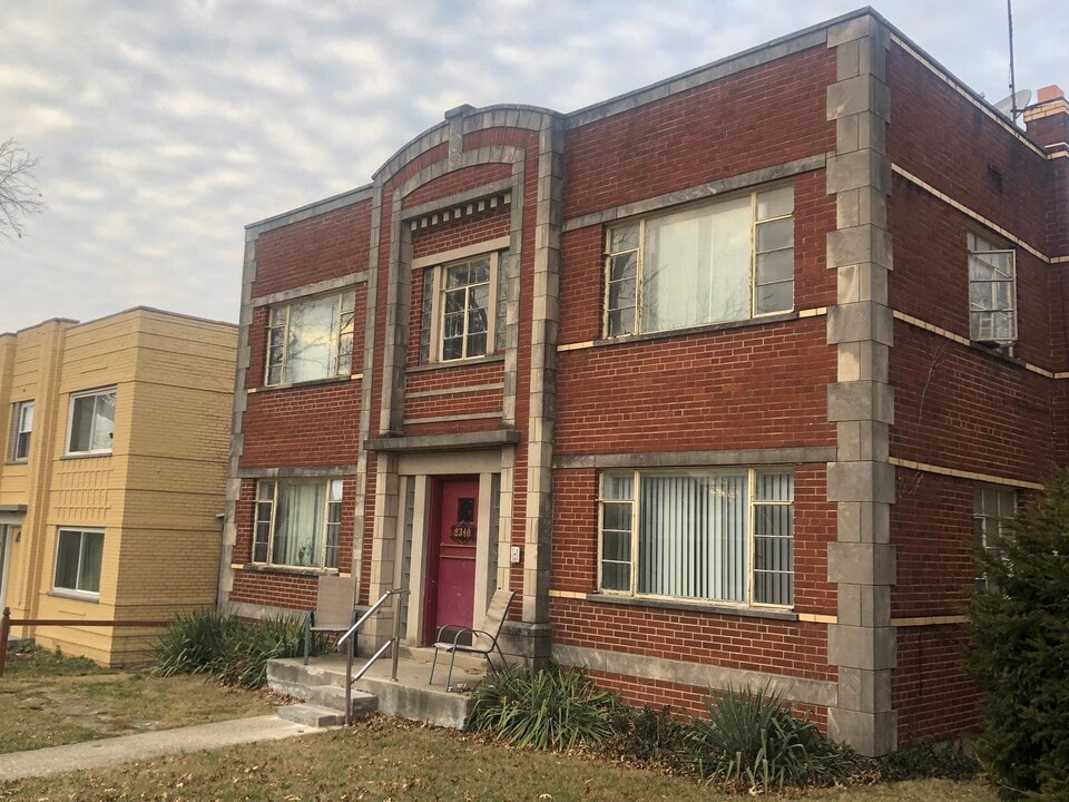 2340 Losantiville Ave, Unit 1 in Cincinnati, OH - Building Photo