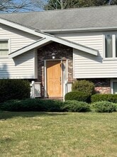 117 Randall St in Easton, MA - Building Photo - Building Photo