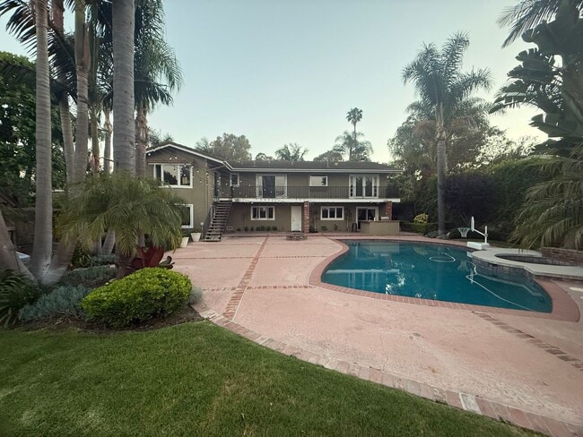 1 Pleasant Hill Dr in Rolling Hills Estates, CA - Building Photo - Building Photo