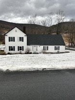 537 Green Hollow Rd in Petersburgh, NY - Building Photo