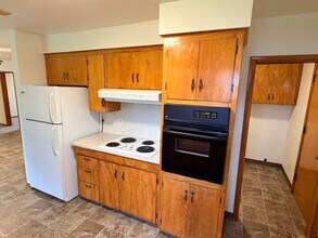 2555 Stortz Ave NE in Salem, OR - Building Photo - Building Photo