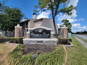 12335 Antoine Dr in Houston, TX - Foto de edificio - Building Photo