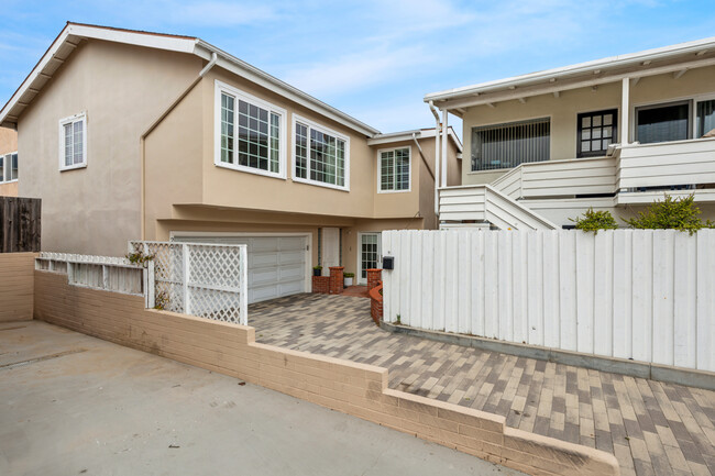 227 48th St in Newport Beach, CA - Foto de edificio - Building Photo