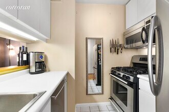 295 Greenwich St-Unit -: 6F in New York, NY - Building Photo - Building Photo