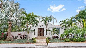 220 14th Ave NE in St. Petersburg, FL - Building Photo