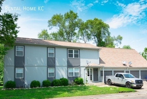 420 W Taft St in Olathe, KS - Building Photo