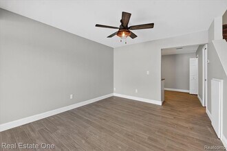 874 N Main St in Milford, MI - Building Photo - Building Photo