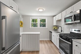 15 Genetti St in Bedford, MA - Building Photo - Building Photo