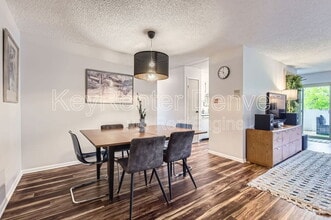 2880 S Locust St in Denver, CO - Building Photo - Building Photo