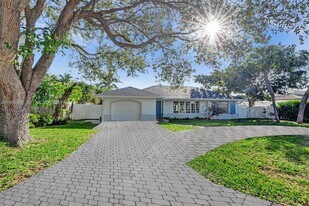 280 NE Spanish Ct in Boca Raton, FL - Building Photo