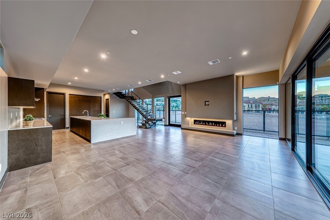 26 Lakefront Dr in Henderson, NV - Building Photo