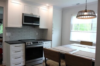 402 Appletree Ln in Brewster, NY - Building Photo - Building Photo