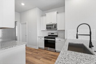 125 Skyflower Ln in San Marcos, TX - Building Photo - Building Photo