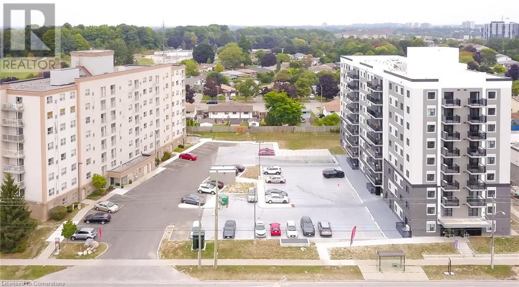 593 Strasburg Rd in Kitchener, ON - Building Photo
