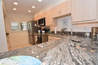 1510 Pelican Point Dr, Unit BA168 in Sarasota, FL - Building Photo - Building Photo