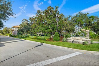 1043 Vintner Blvd in Palm Beach Gardens, FL - Building Photo - Building Photo