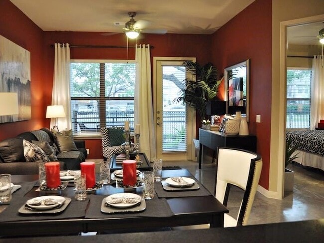 5455 Richmond Ave. photo'