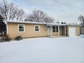 423 Dalhart Ave in Romeoville, IL - Building Photo
