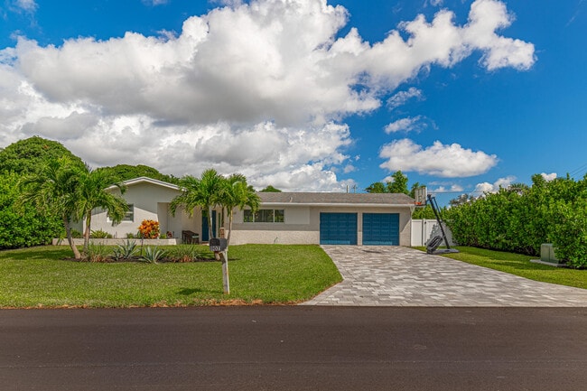 1107 SW 24th Ave in Boynton Beach, FL - Building Photo - Building Photo