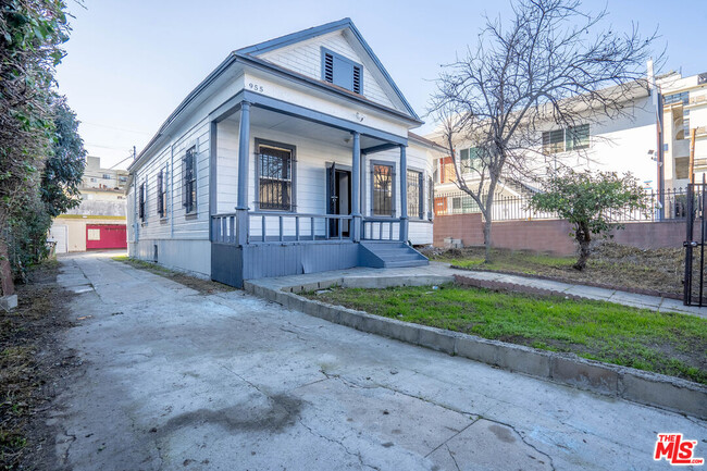 property at 955 S Ardmore Ave