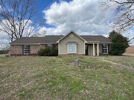 7077 Tudor Ln in Horn Lake, MS - Building Photo