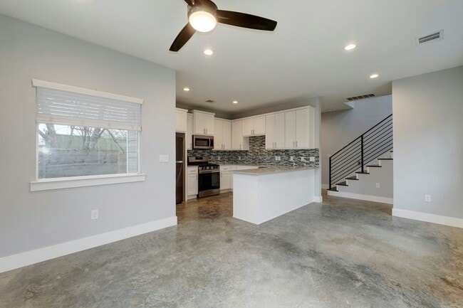 6902 Carver Ave in Austin, TX - Building Photo - Building Photo